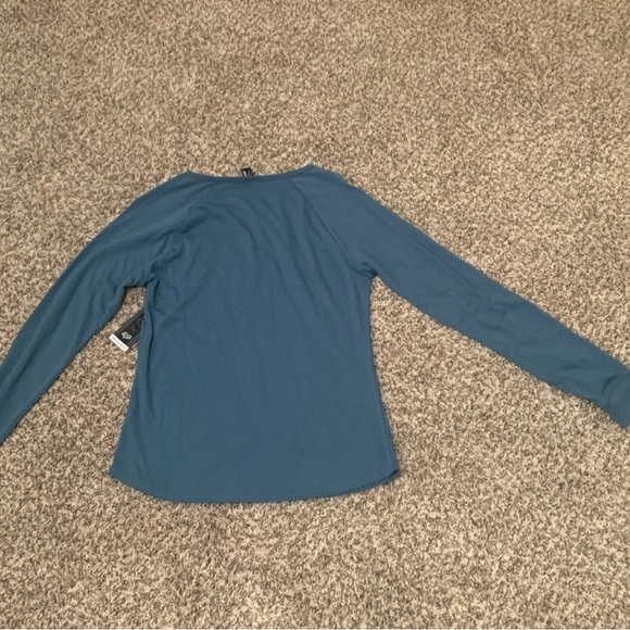 NWT Fox Women's Teal Long Sleeve Shirt w/ Crew Neckline Size Medium - Picture 5 of 7